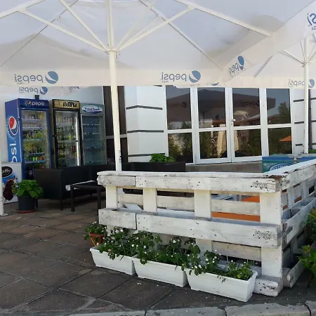 Hotel Семеен Хотел Денз 2*