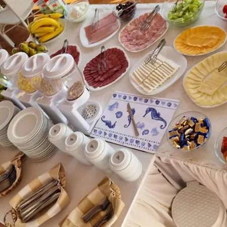 Семеен Хотел Денз ホテル チェルノモレツ