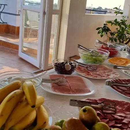 ホテル Семеен Хотел Денз