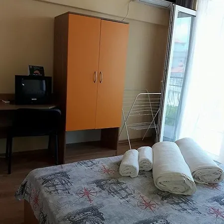 ホテル Семеен Хотел Денз 2*