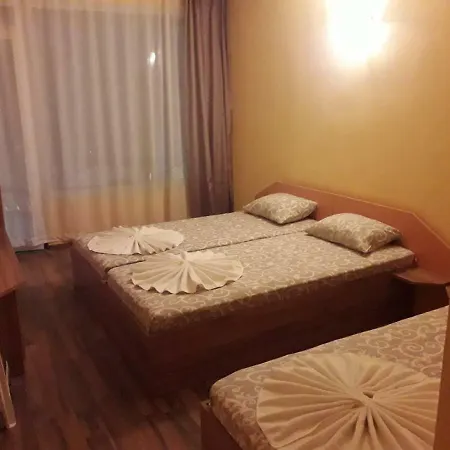 ホテル Семеен Хотел Денз
